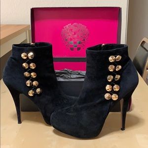 Vince Camuto booties size 7.5